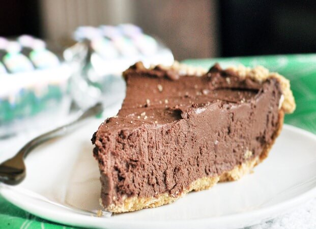 vegan thanksgiving choc pie - 20 Vegan Recipes for a Thanksgiving Feast