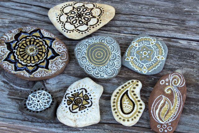 IMG 8504 640x430 - DIY: Mandala Garden Stones