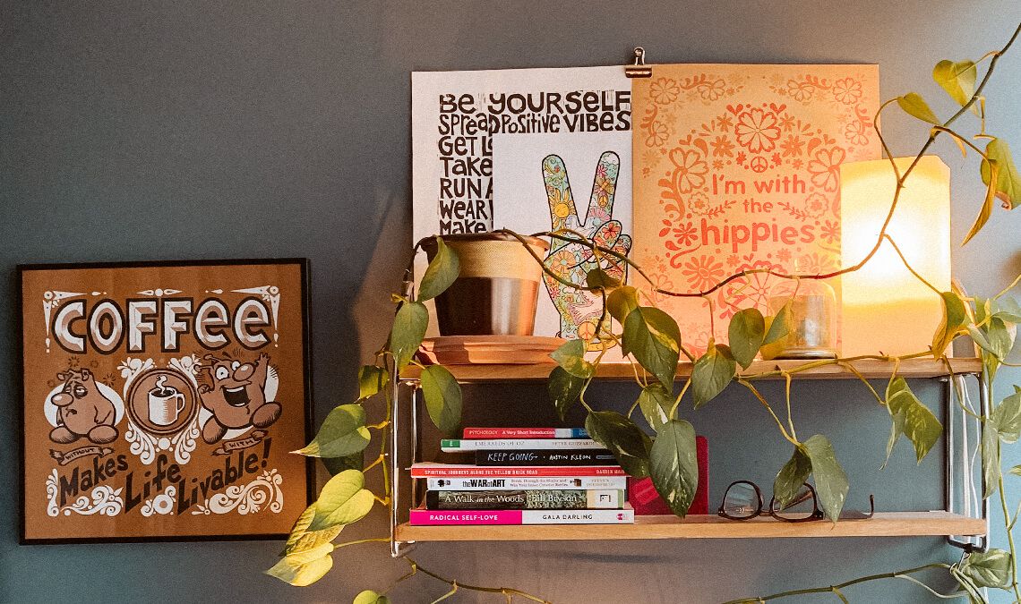 Free Printable Hippie Coloring Page: Peace Fingers on Soul Flower Blog