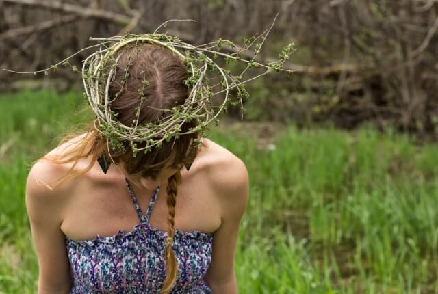 forest crown diy blog e1424122078763 640x430 - How to Make a Twig Crown (DIY!)