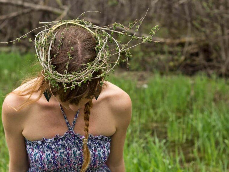 How to Make a Twig Crown (DIY!)