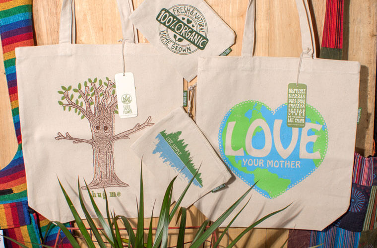 hippie merchandising display bag2 - DIY Retail Display Ideas to Try in Your Shop