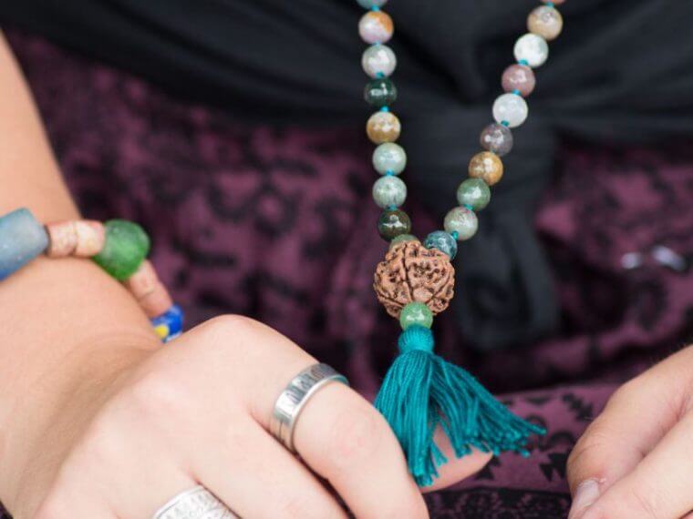 how to wear mala moss agate 760x570 - How to Wear Mala Beads - Wearing a Mala - Soul Flower