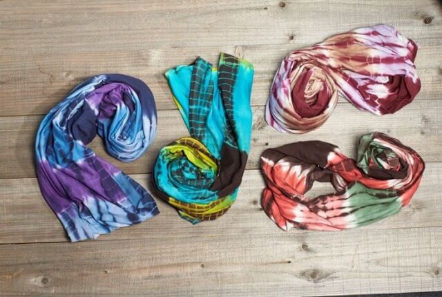 infinity scarf1 640x430 - Tie-Dye Infinity Scarf: Totally Wishlist Worthy