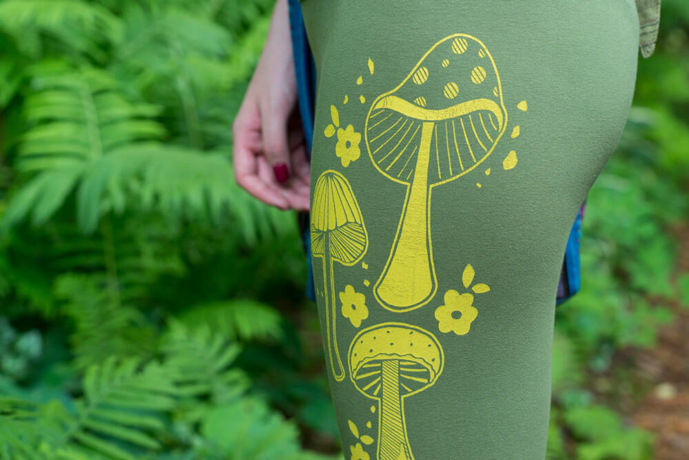 retro funky mushrooms cropped leggings - The Art of Leggings