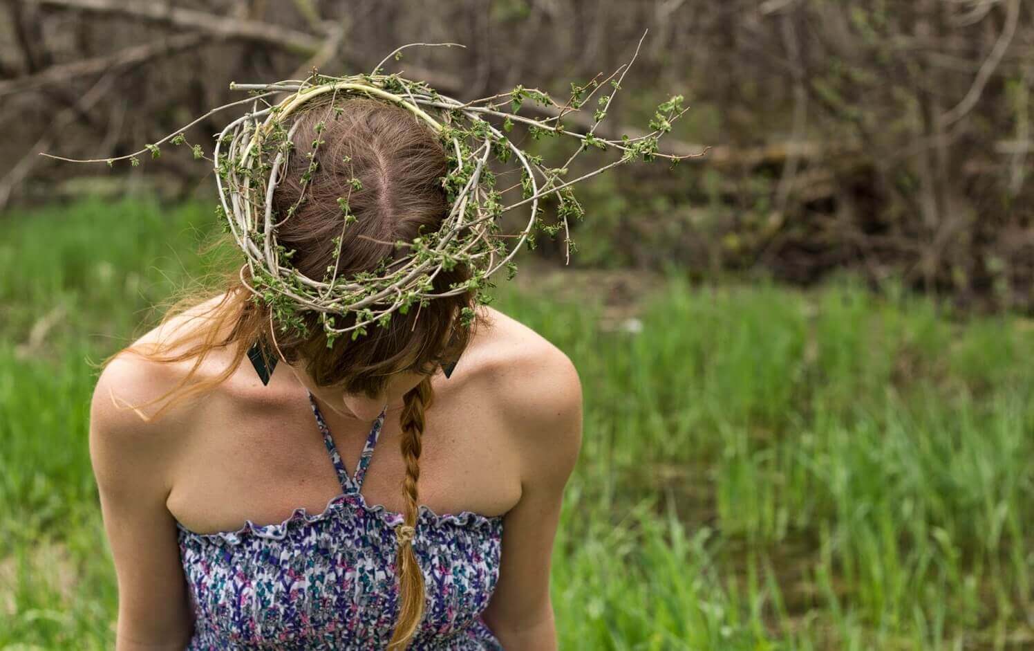 How to Make a Twig Crown (DIY!)
