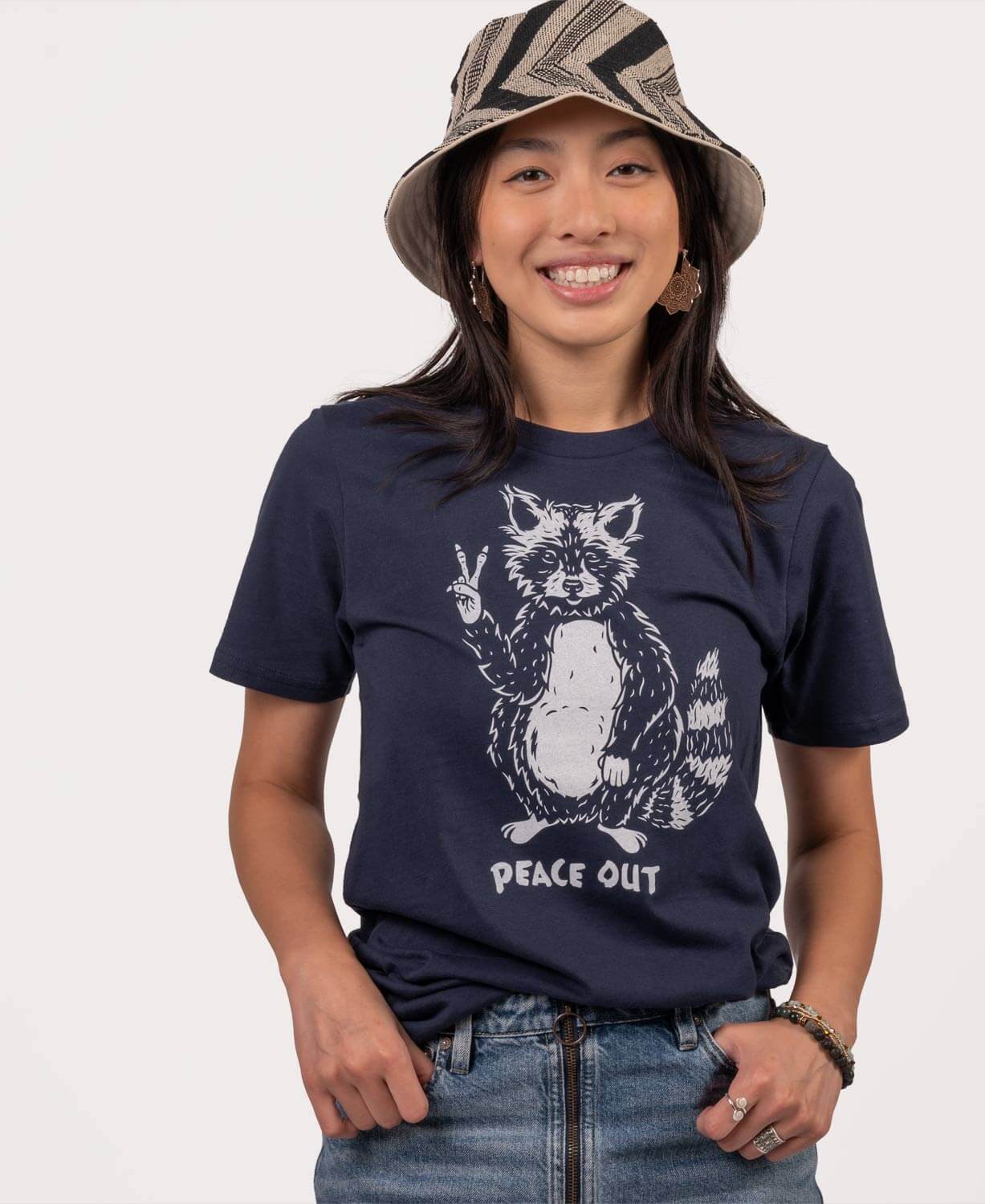 Peace Out Raccoon Organic T-Shirt - Unisex Women