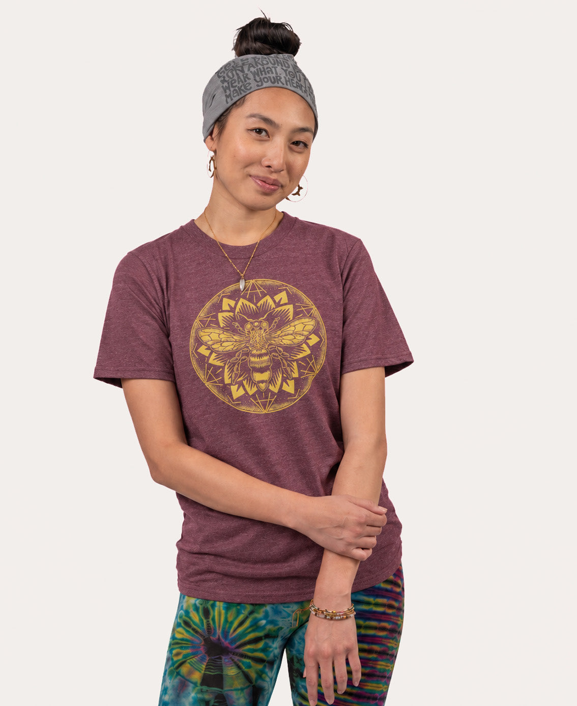 Bee Mandala heather maroon short-sleeve crewneck t-shirt on Womens
